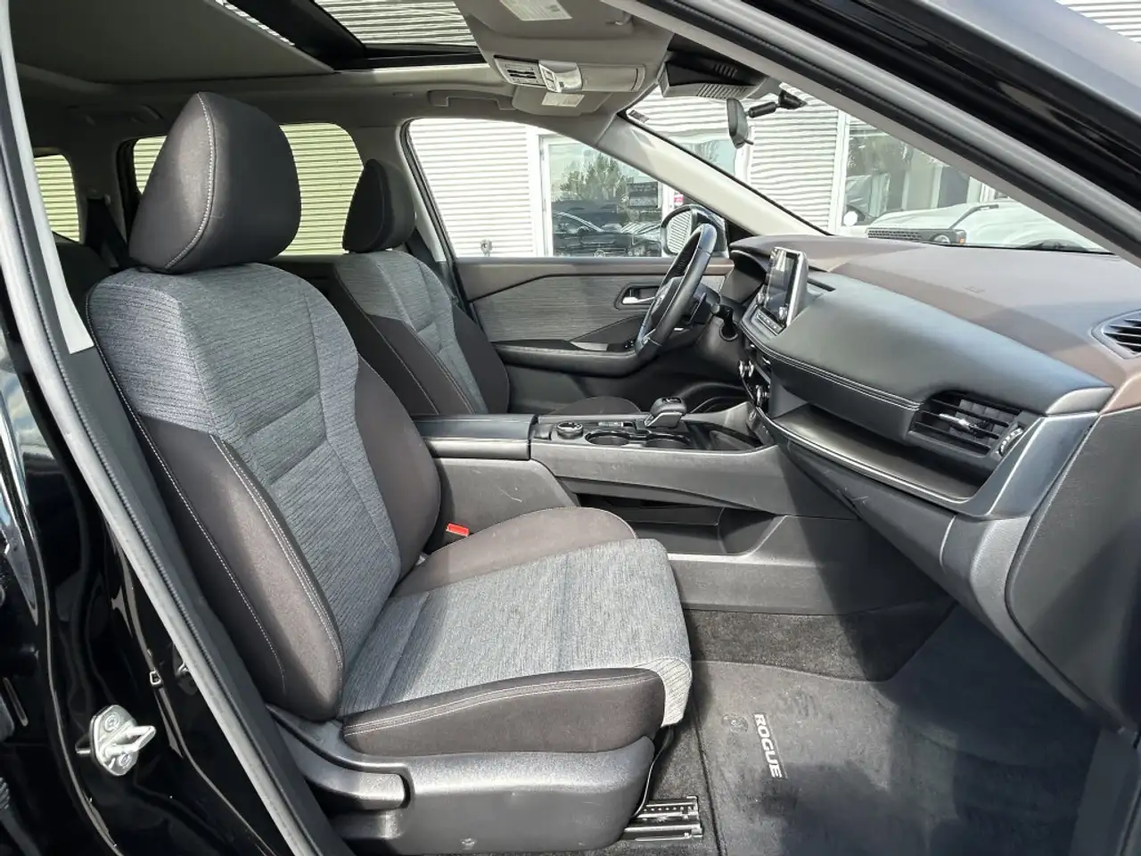 Nissan Rogue снимка Nissan Rogue