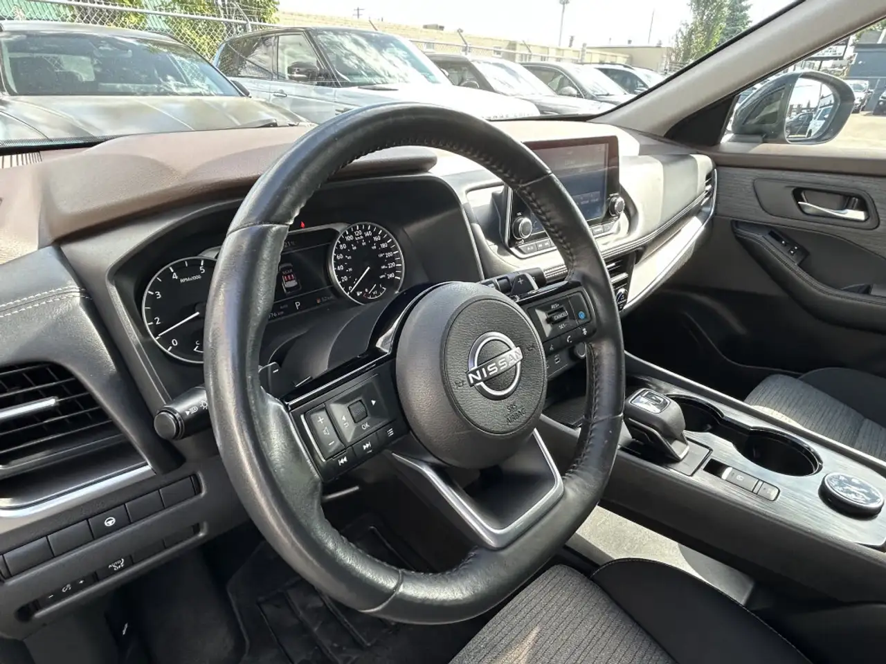 Nissan Rogue снимка Nissan Rogue