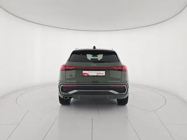Audi Q5 view 4
