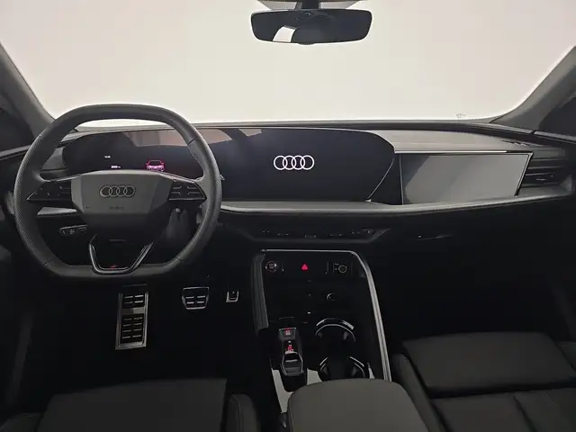 Audi Q5 view 11