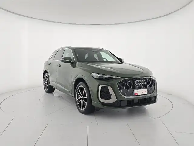 Audi Q5 view 6