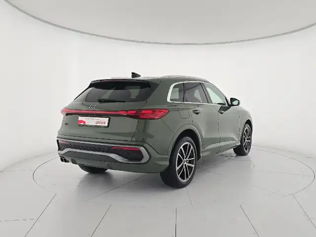 Audi Q5 view 5