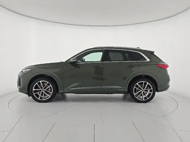 Audi Q5 view 2