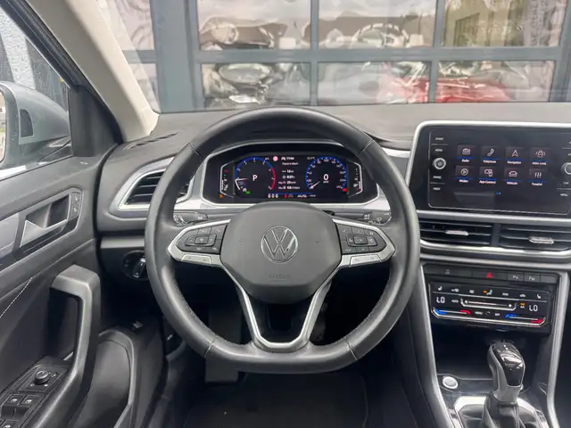 Volkswagen T-Roc view 8