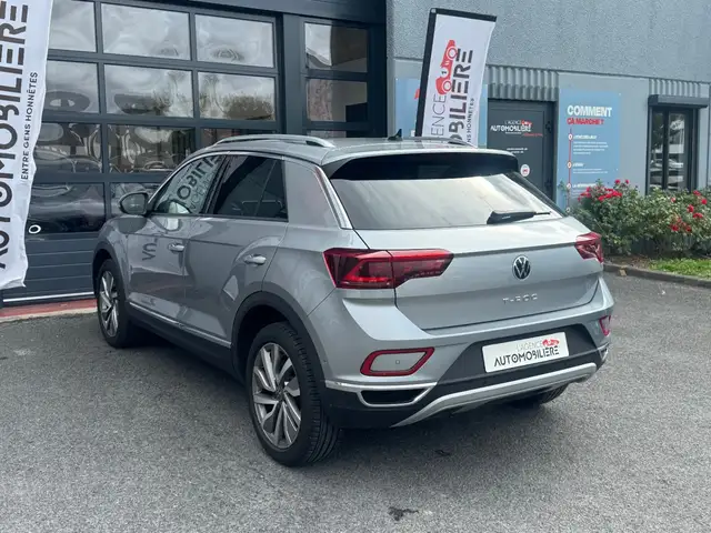 Volkswagen T-Roc view 4