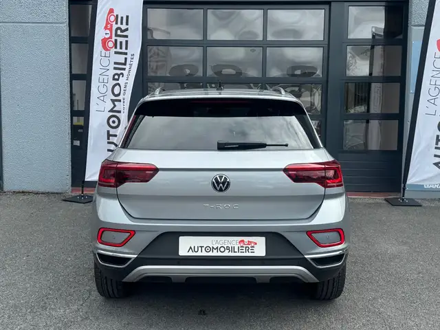 Volkswagen T-Roc view 6