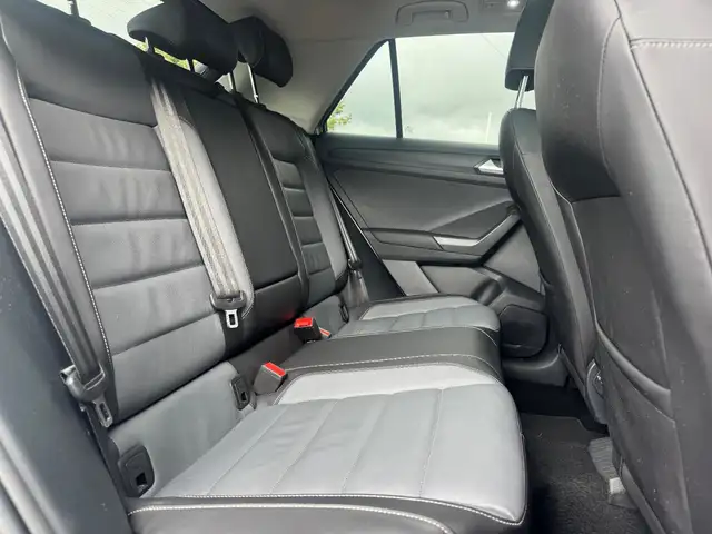 Volkswagen T-Roc view 11