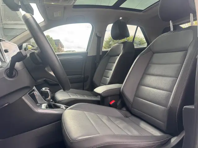 Volkswagen T-Roc view 9