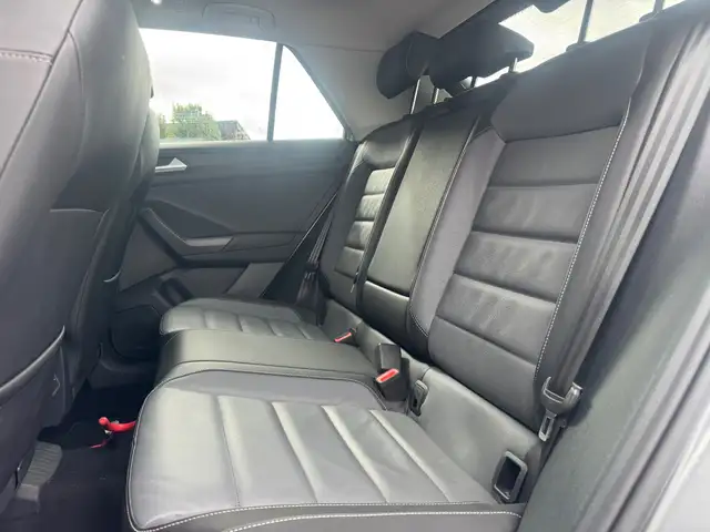 Volkswagen T-Roc view 12
