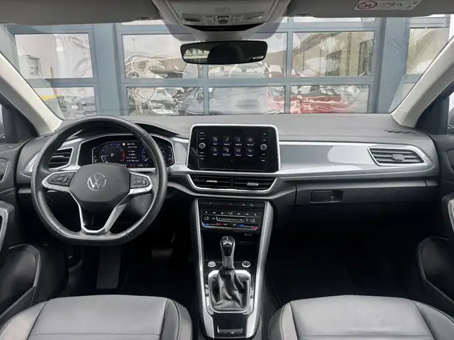 Volkswagen T-Roc view 7