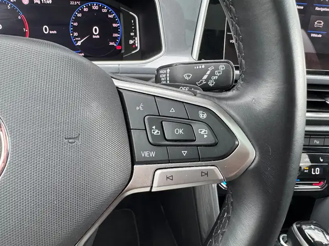 Volkswagen T-Roc view 15