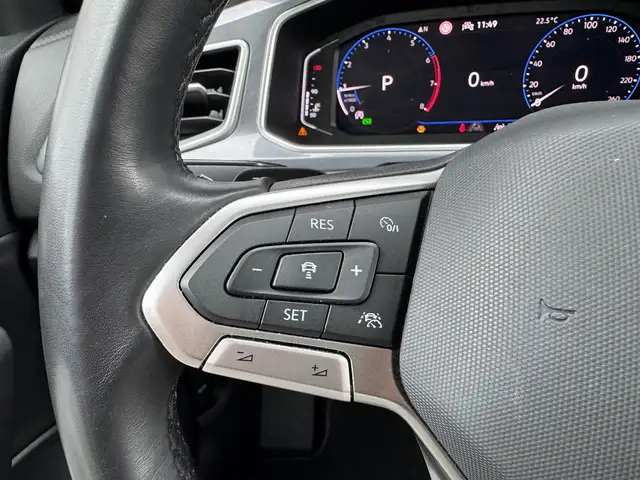 Volkswagen T-Roc view 14
