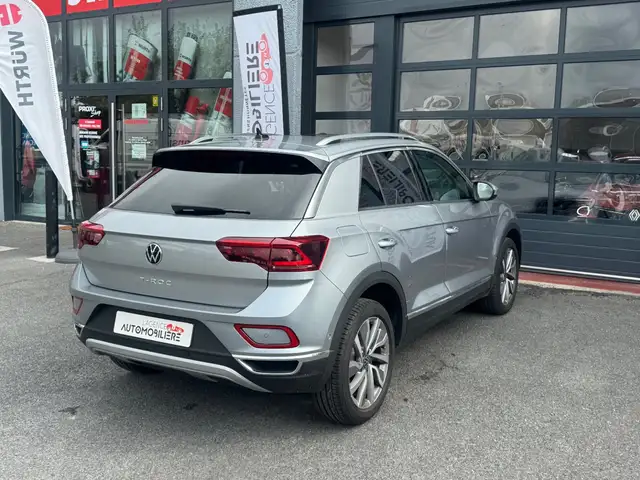 Volkswagen T-Roc view 5
