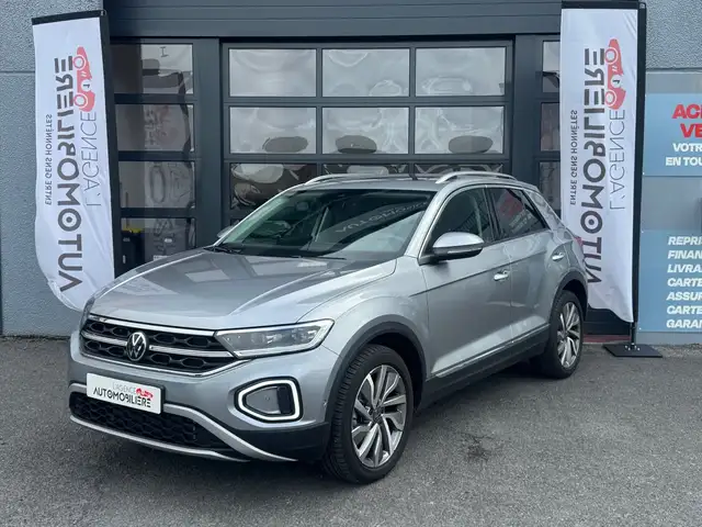 Volkswagen T-Roc view 2