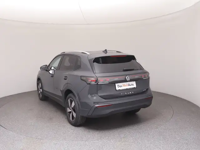 Volkswagen Tiguan view 5