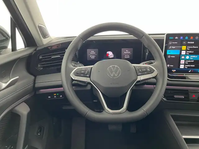 Volkswagen Tiguan view 12