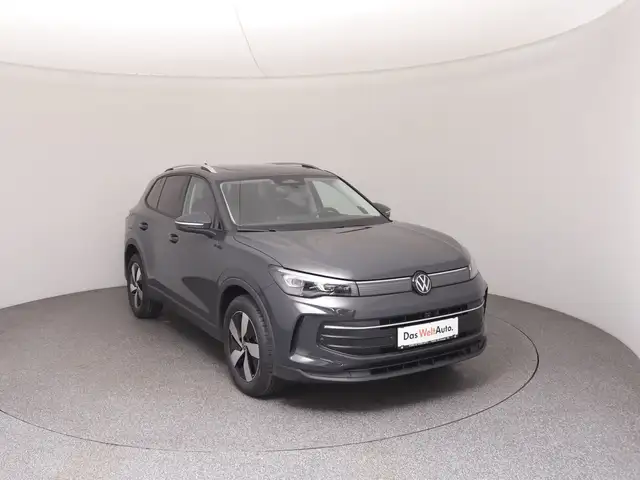 Volkswagen Tiguan view 2