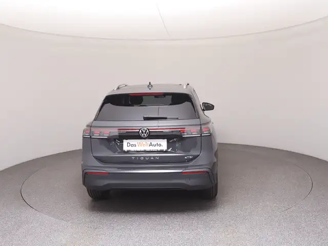 Volkswagen Tiguan view 6