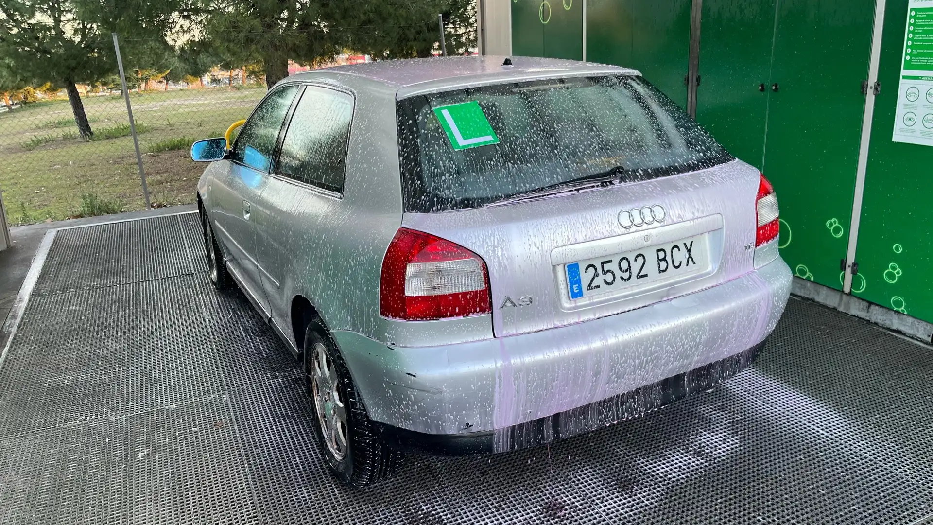 Audi A3 1.8 Turbo Ambition Plateado - 2