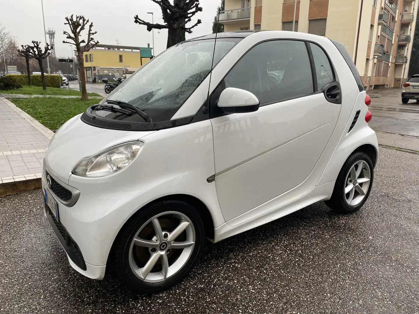 smart forTwo 1.0 mhd Passion 71cv Silber - 2