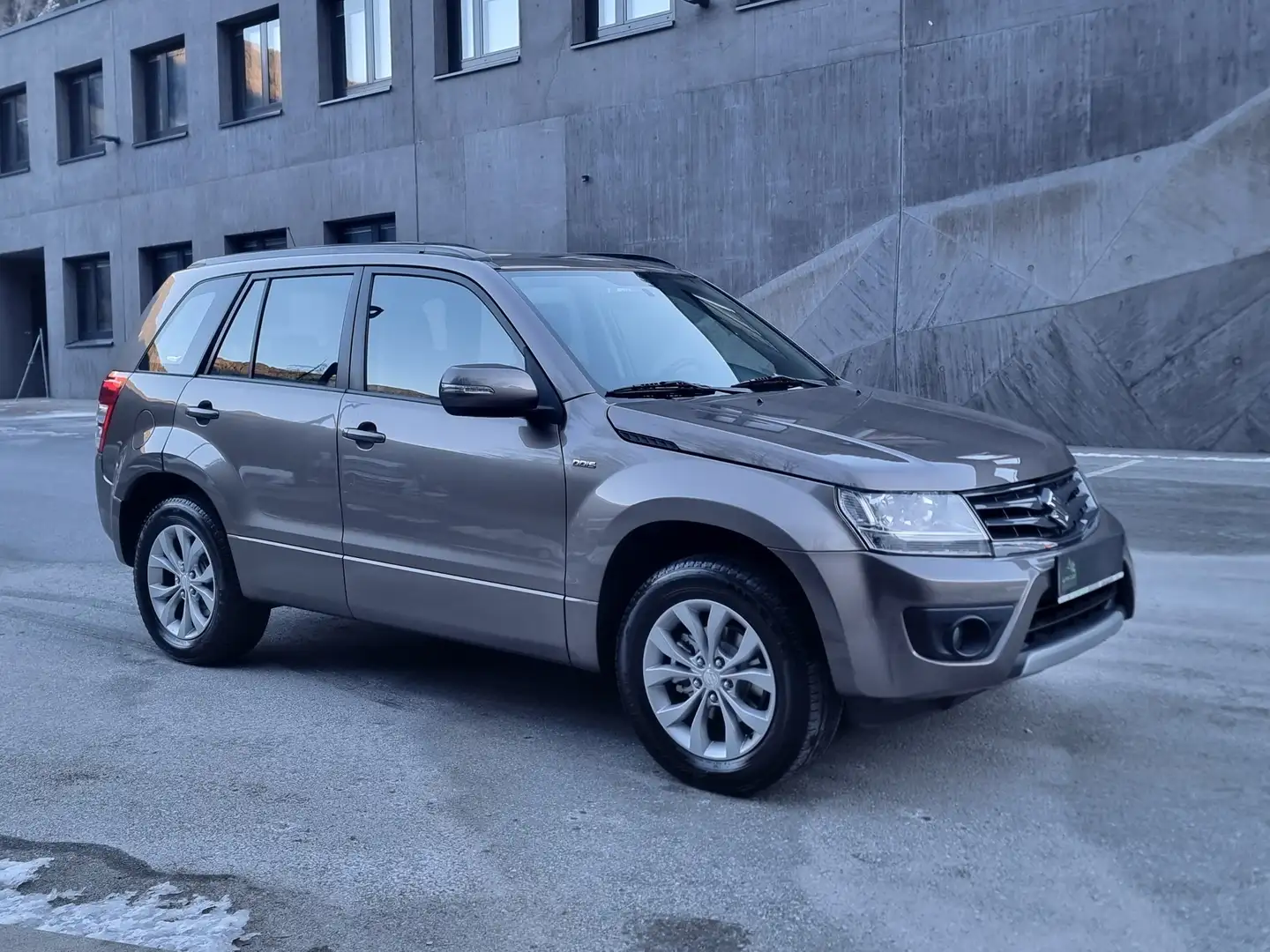 Suzuki Grand Vitara 1,9 DDiS VX-E Special L2 Brun - 1