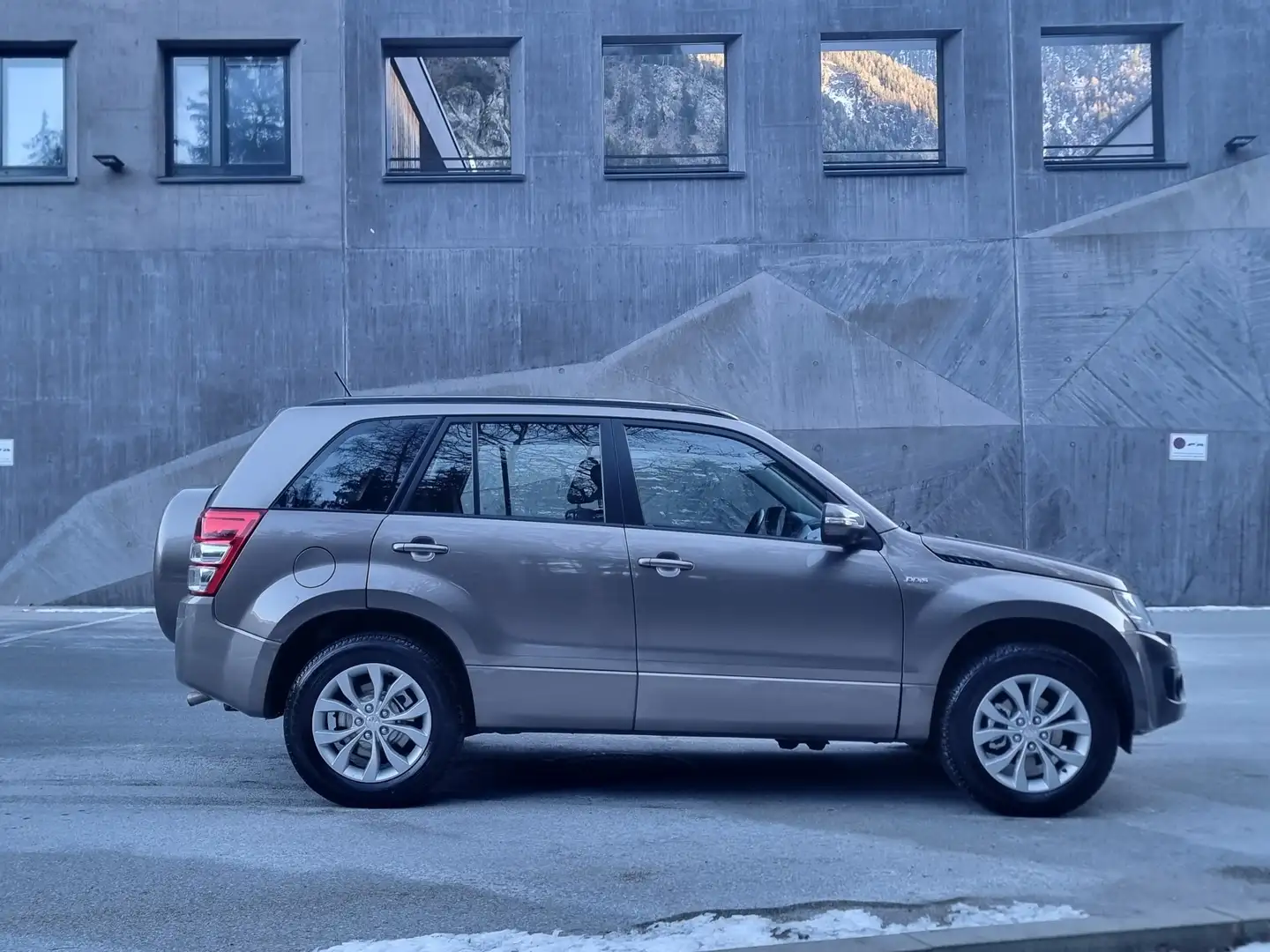 Suzuki Grand Vitara 1,9 DDiS VX-E Special L2 Brun - 2