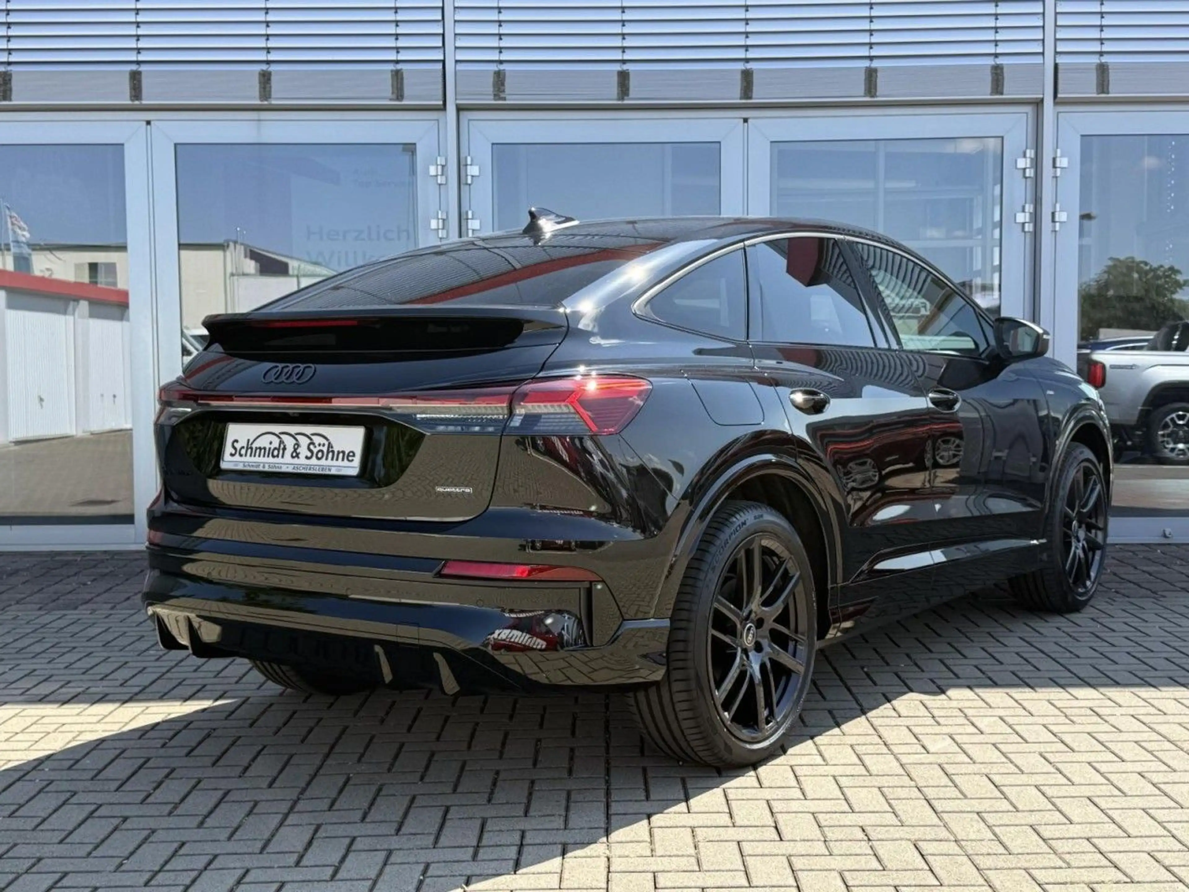 Audi Q4 e-tron S line quattro WÄRME, DACH — photo 5