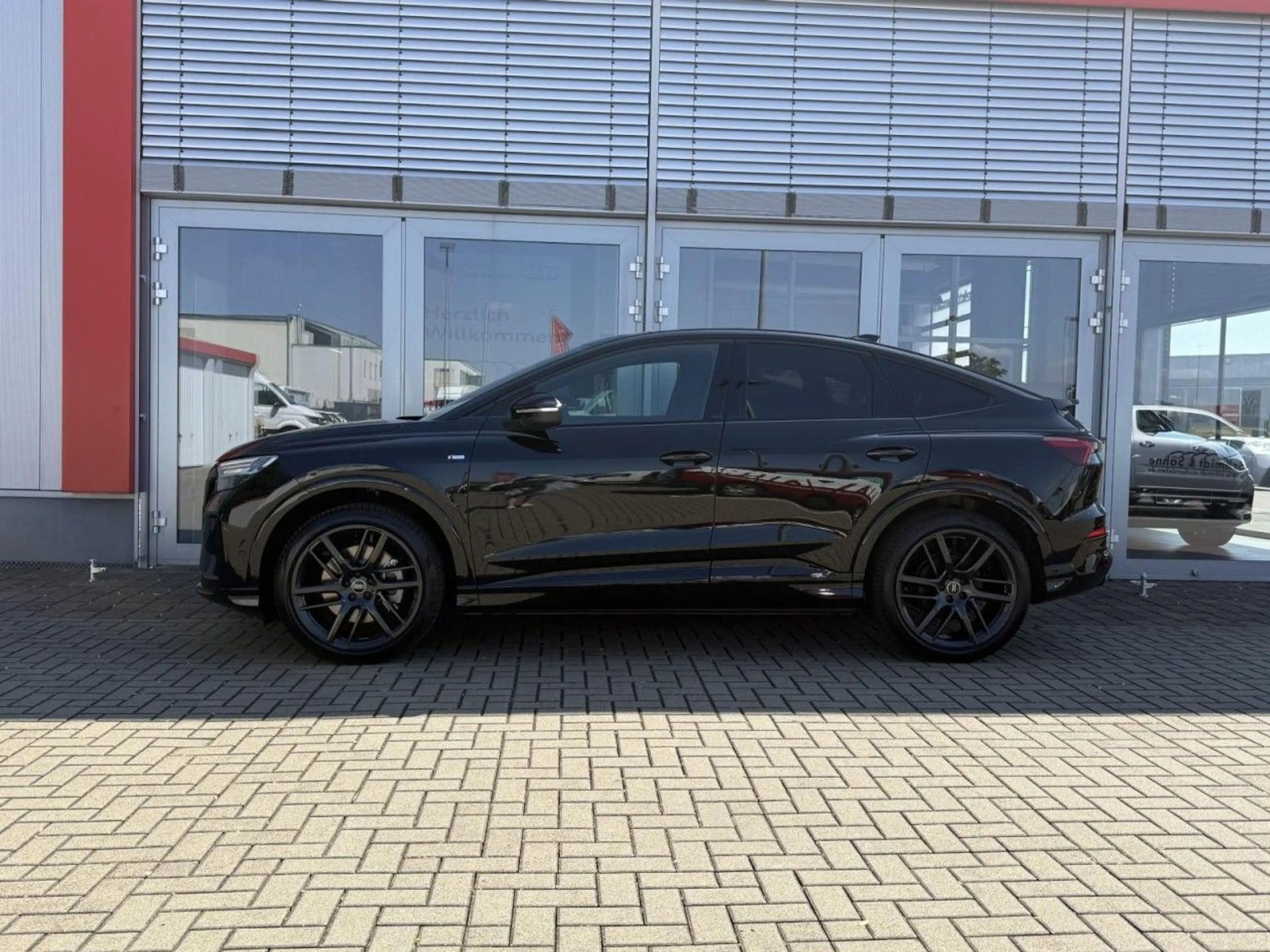 Audi Q4 e-tron S line quattro WÄRME, DACH — photo 3