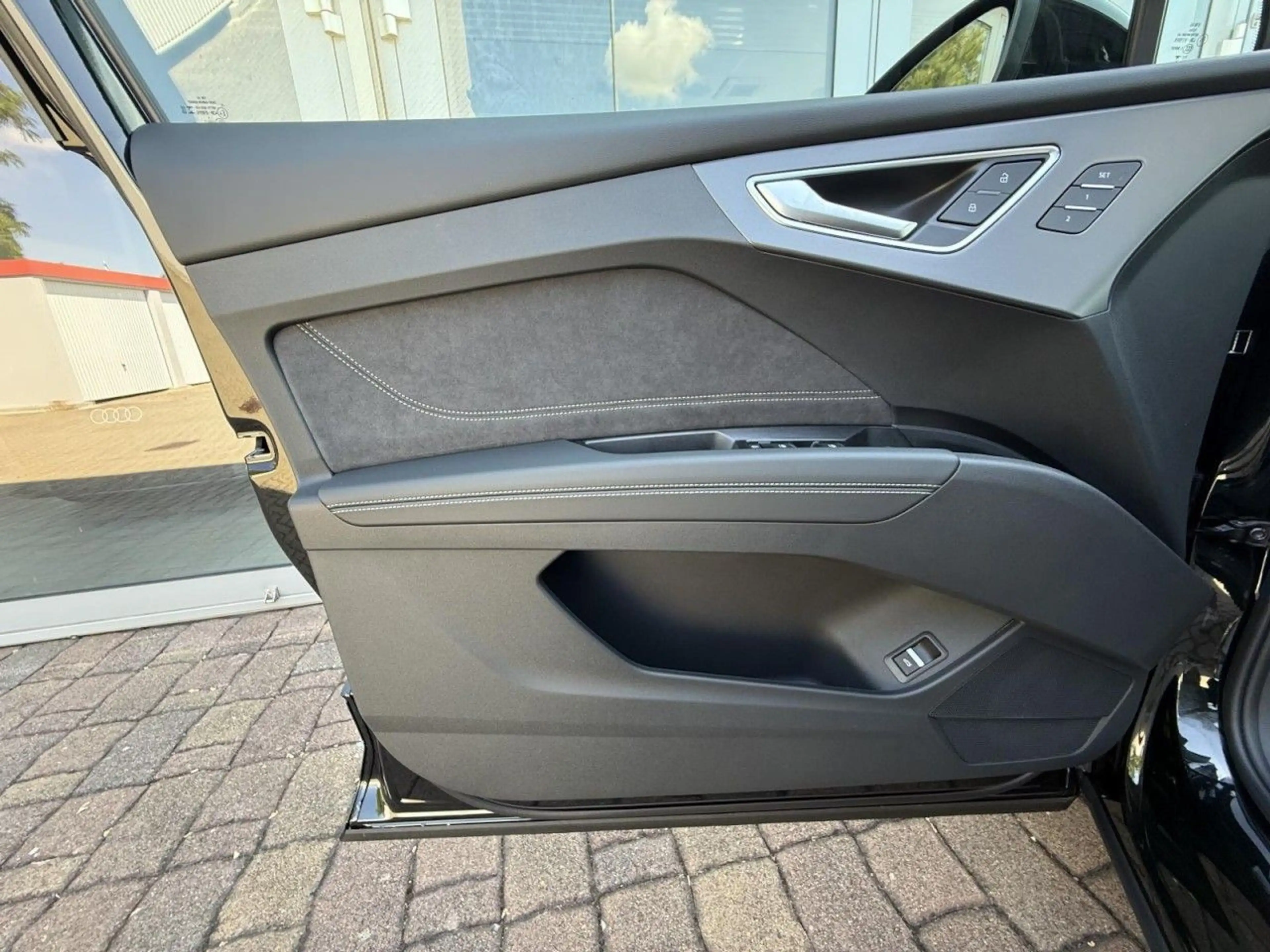 Audi Q4 e-tron S line quattro WÄRME, DACH — photo 11