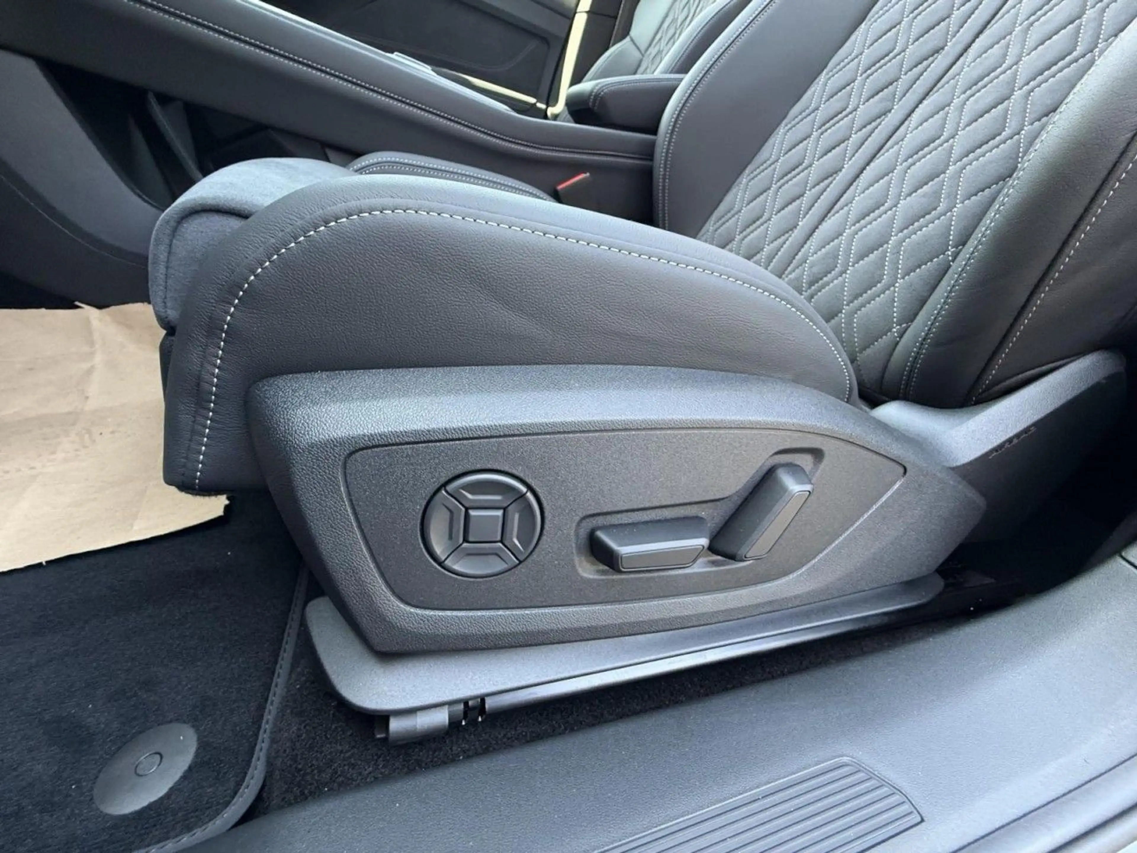 Audi Q4 e-tron S line quattro WÄRME, DACH — photo 14