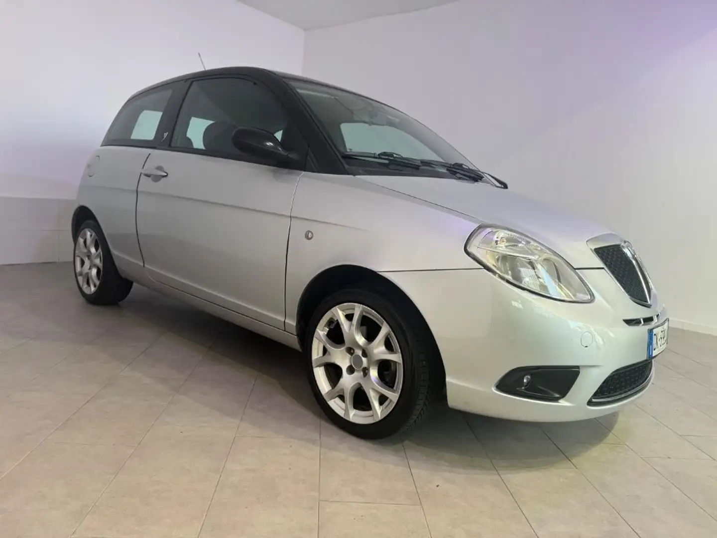Lancia Ypsilon 1.3 MJT 90 CV Blue&Me Argento - 2