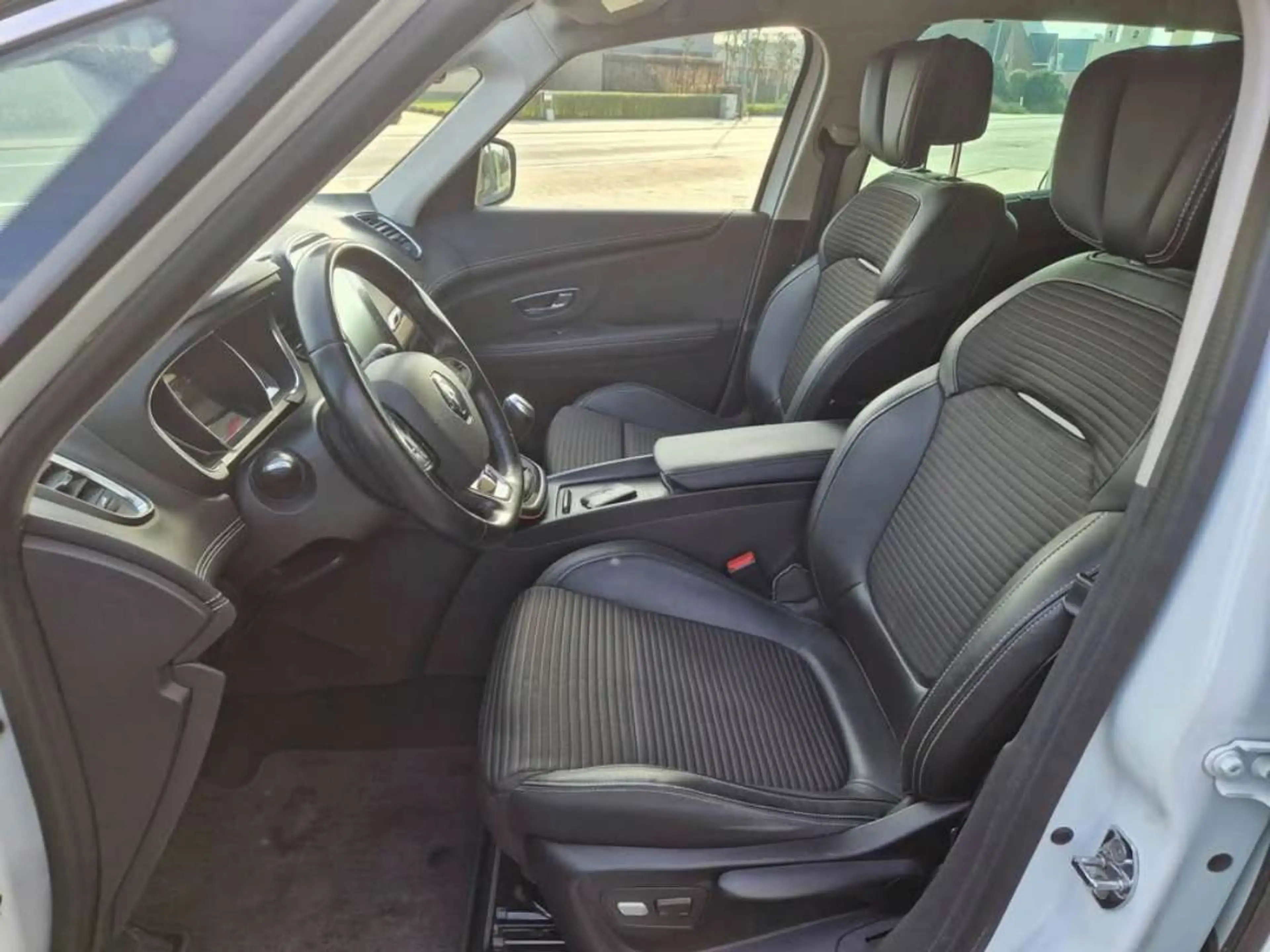 Renault Scenic Bose Edition Energy dCi 110 — photo 11