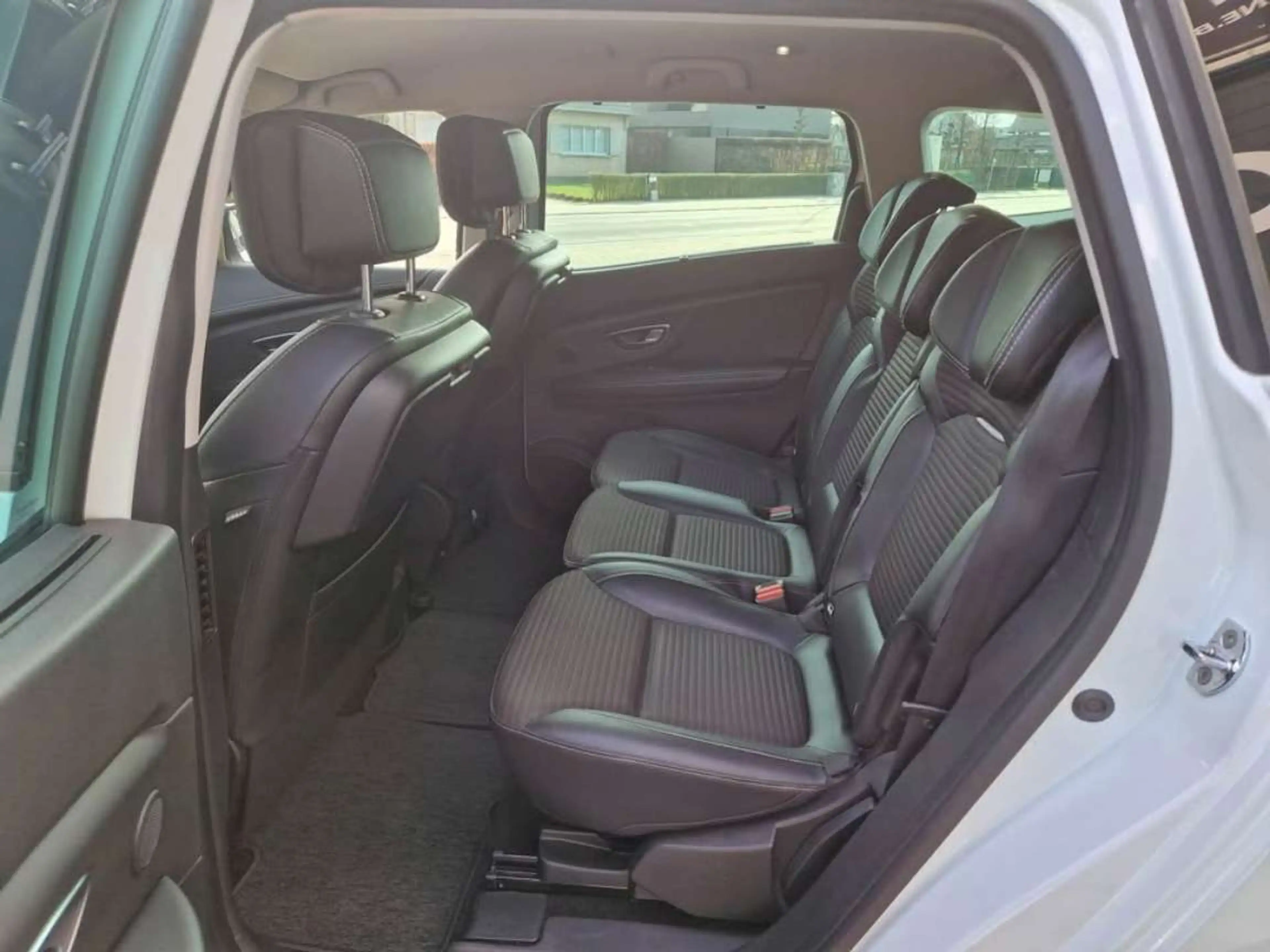 Renault Scenic Bose Edition Energy dCi 110 — photo 8