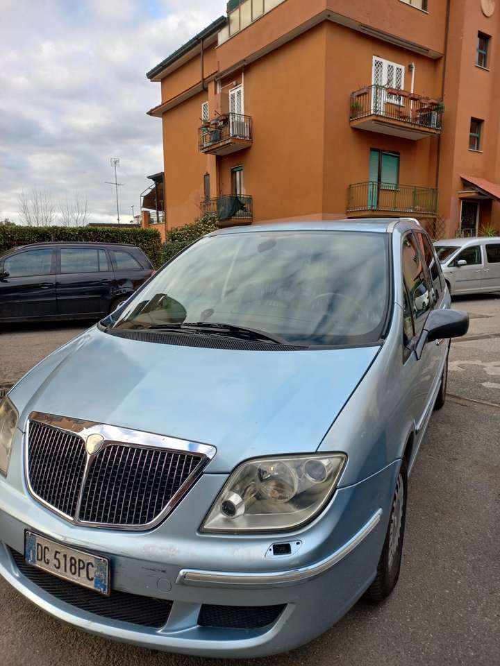 Lancia Phedra 2.2 JTD CON 7 Posti Emblema Motore Rifatto