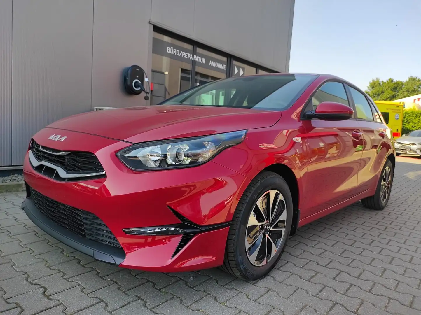 Kia Ceed / cee'd Ceed 1.5 Spin AT*Shzg*Lhzg*PDC*Cam*16Zoll*Navi Rot - 1