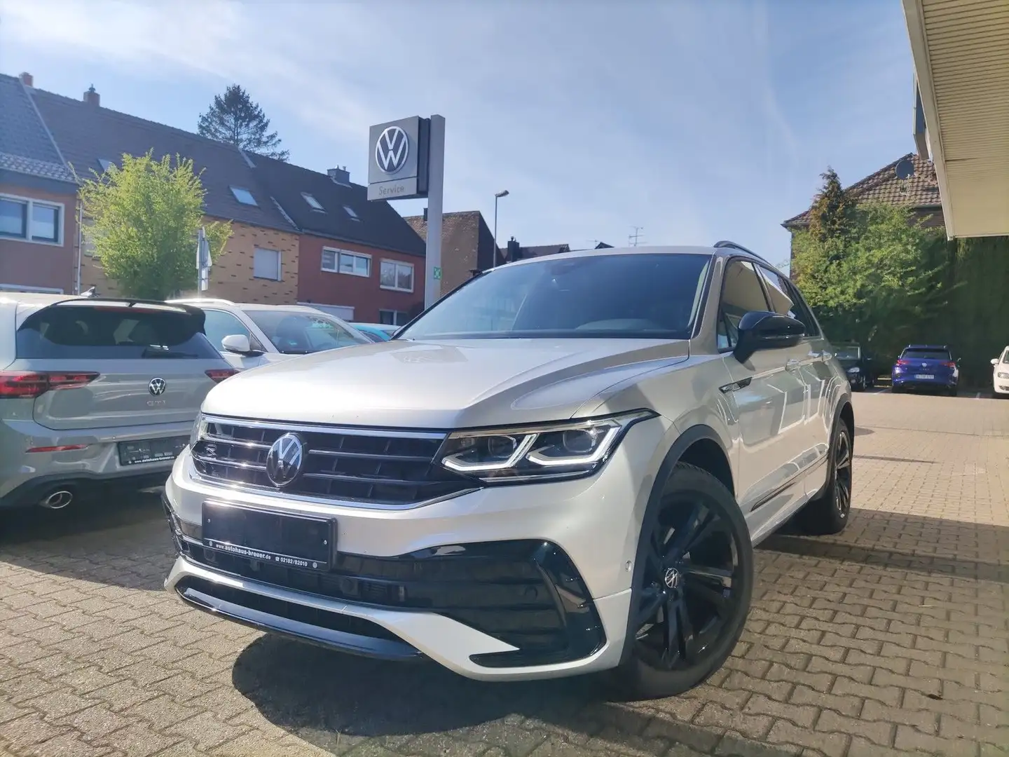 Volkswagen Tiguan R-Line Black-Style,NAVI,KAM,AHK,WR,IQ Silber - 1