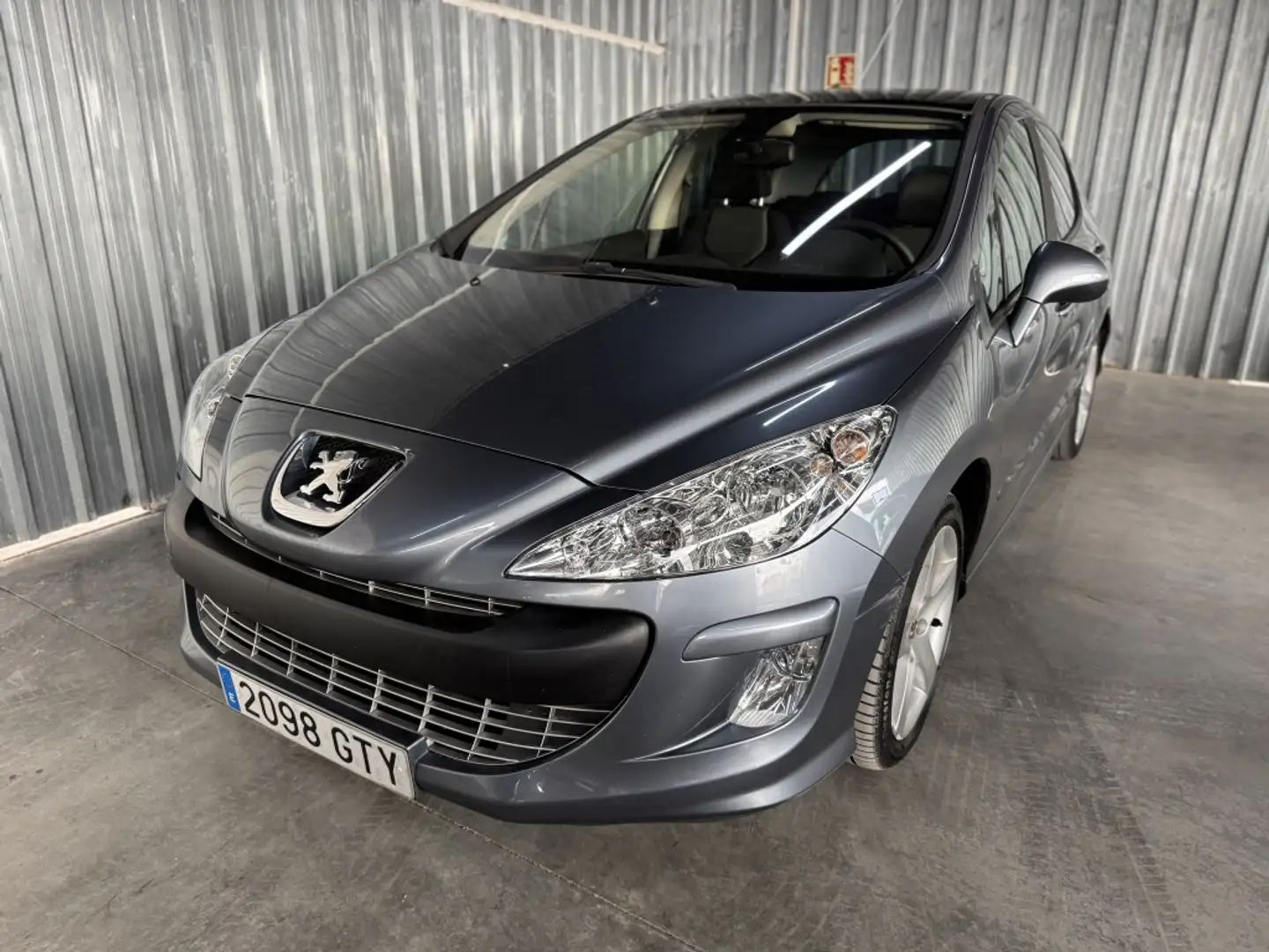 Peugeot 308 1.6HDI FAP Premium 6 vel. Gris - 1