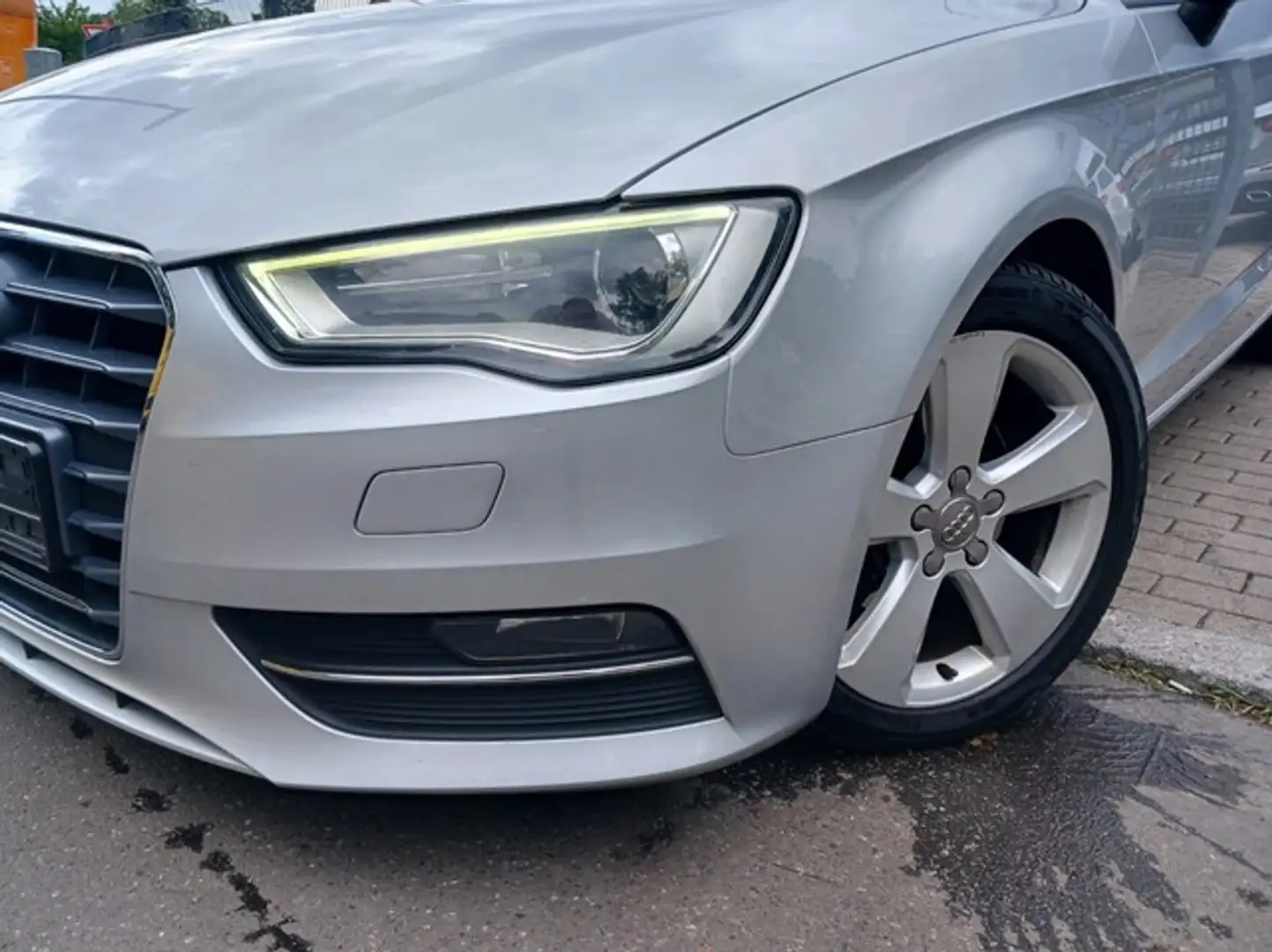 Audi A3 Sportback 2.0 TDI Ambition*XEN*KLIMA*NAVI*PDC Срібний - 2