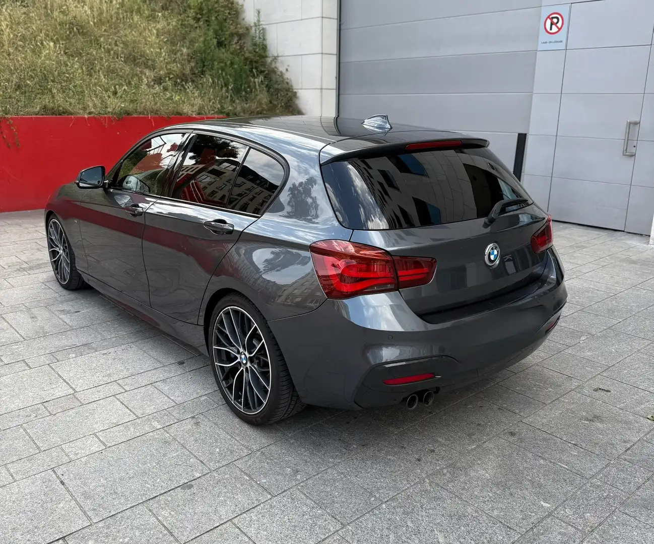 BMW 125 125d Aut. M Sport Grijs - 2