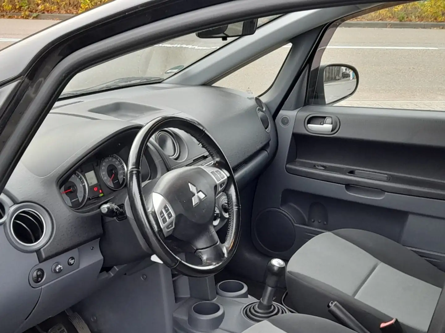 Mitsubishi Colt 1.3 5DRS AIRCO TREKHAAK 99.000KM CRUISE Zwart - 2