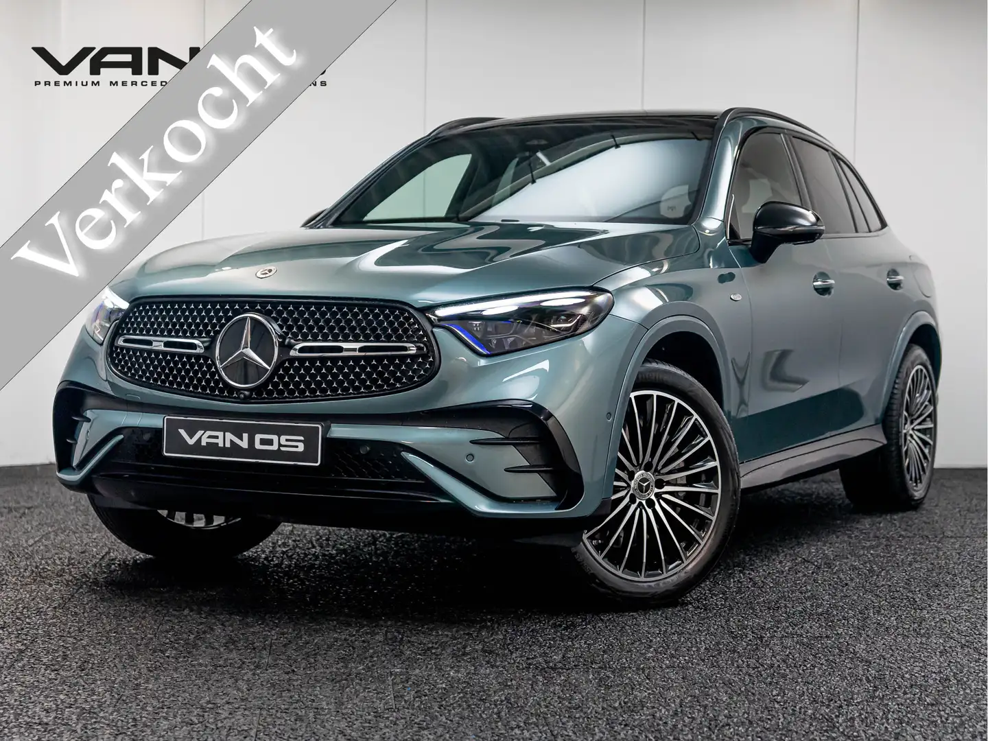 Mercedes-Benz GLC 300 GLC 300e 4MATIC AMG Line | 2025 | NIGHT | Trekhaak Grau - 1