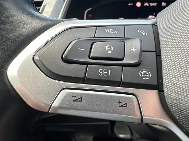 Volkswagen Tiguan Allspace view 12