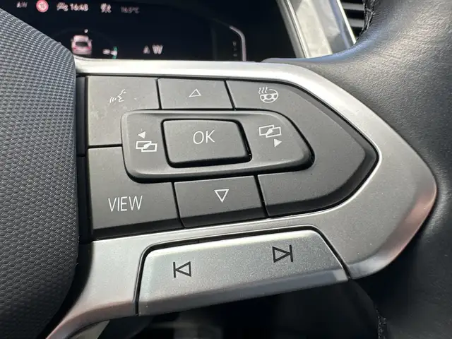 Volkswagen Tiguan Allspace view 13