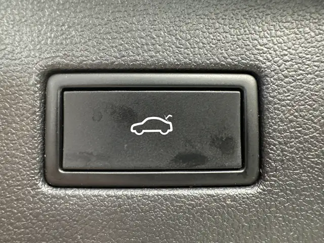 Volkswagen Tiguan Allspace view 9