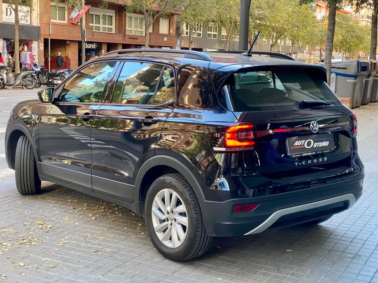 Volkswagen T-Cross 1.0 TSI Advance Schwarz - 2