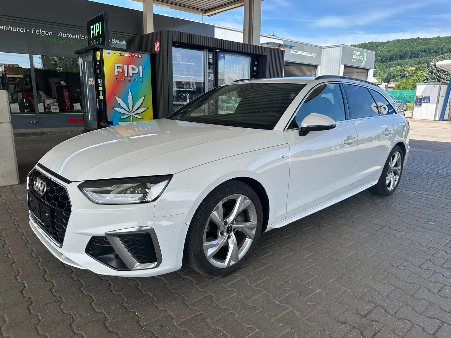 Audi A4 Avant 40 TDI quattro 3 x S-line S-tronic Weiß - 1