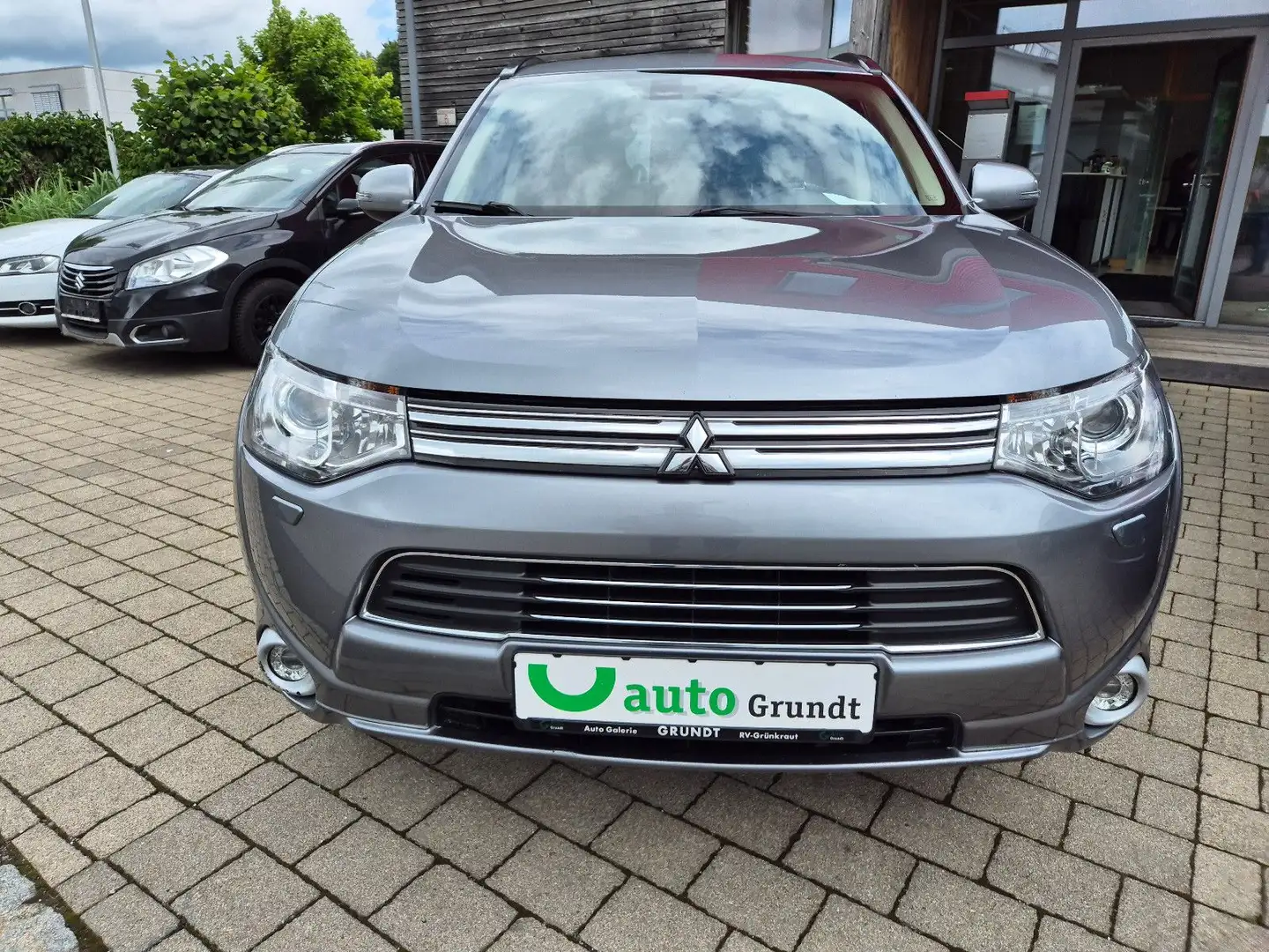 Mitsubishi Outlander PHEV Instyle 4WD"AHK"Leder"Kamera"Navi Grau - 2