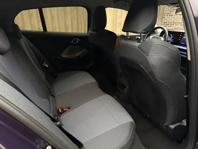 BMW 1 Series view 24