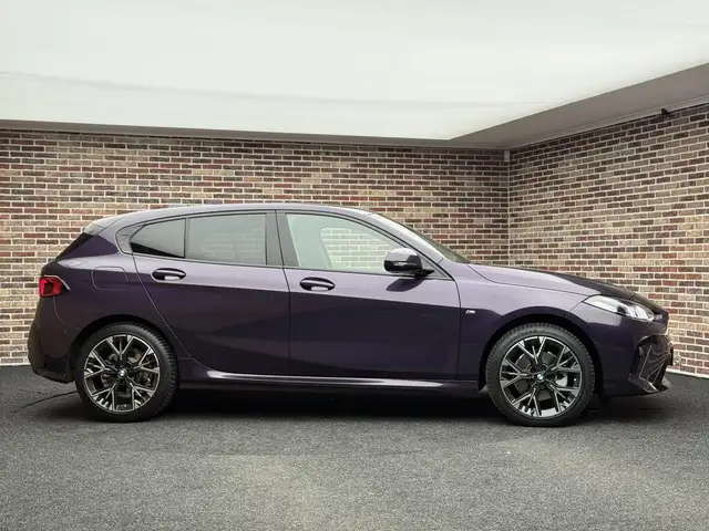 BMW 1 Series view 6
