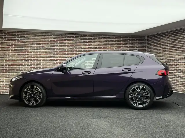 BMW 1 Series view 4